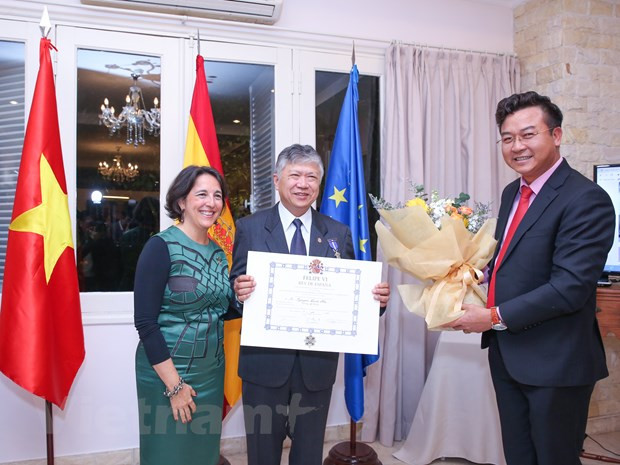 Recibe director general de VNA la Orden del Mérito Civil otorgada por el Rey de España ảnh 3 Recibe director general de VNA la Orden del Mérito Civil otorgada por el Rey de España ảnh 3