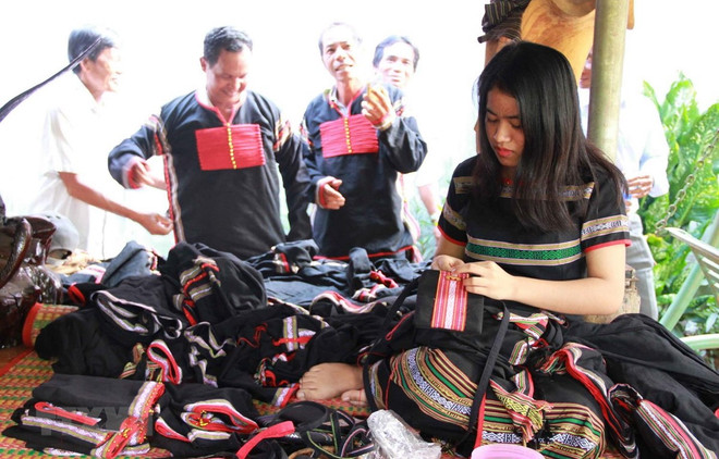 Concluye el segundo Festival de brocados de Vietnam ảnh 1 Concluye el segundo Festival de brocados de Vietnam ảnh 1