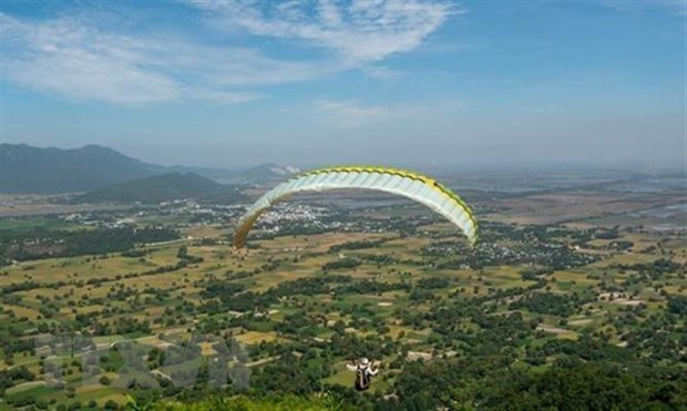Espectáculo de parapentes divulga turismo de provincia montañosa vietnamita ảnh 1 Espectáculo de parapentes divulga turismo de provincia montañosa vietnamita ảnh 1