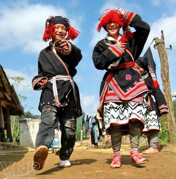 Niños de Dao Tien disfrutan el Tet ảnh 7