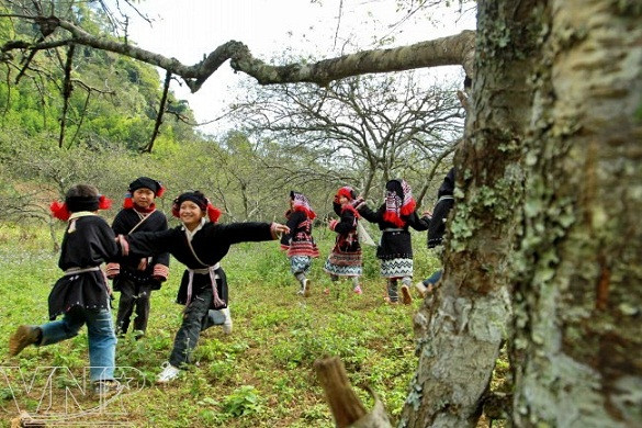 Niños de Dao Tien disfrutan el Tet ảnh 8