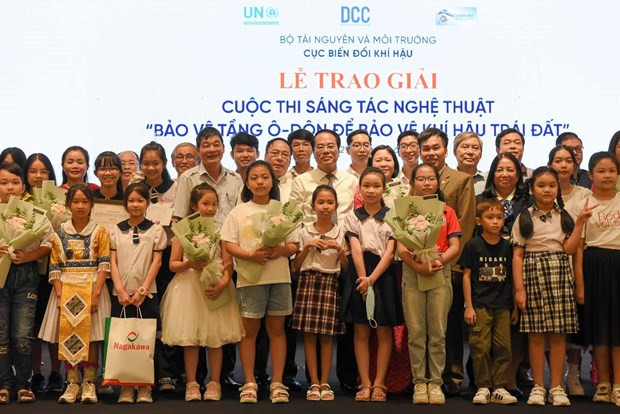 Entregan premios a ganadores de concurso sobre la protección de la capa de ozono ảnh 1 Entregan premios a ganadores de concurso sobre la protección de la capa de ozono ảnh 1