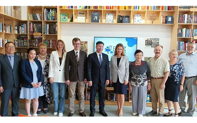 Exponen en ciudad rusa libros sobre cooperación con Vietnam ảnh 1 Exponen en ciudad rusa libros sobre cooperación con Vietnam ảnh 1