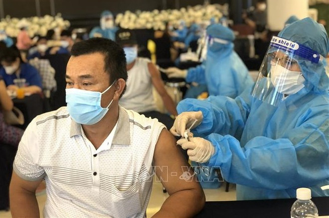 Ministerio de Salud de Vietnam pide acelerar vacunación contra el COVID-19 ảnh 1 Ministerio de Salud de Vietnam pide acelerar vacunación contra el COVID-19 ảnh 1