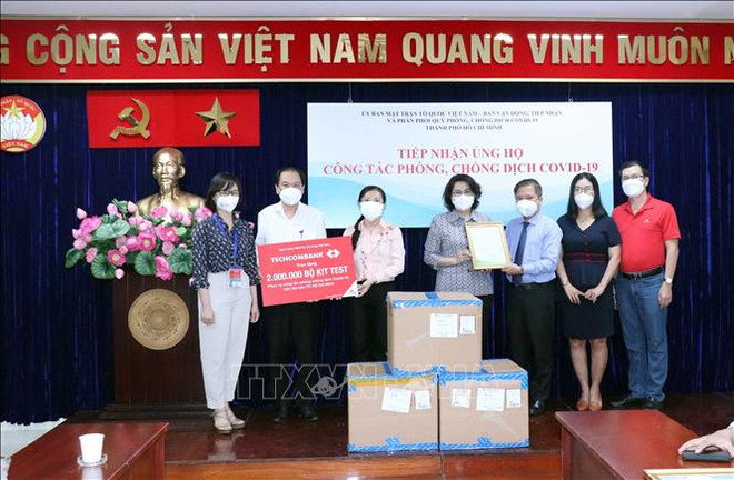 Ciudad Ho Chi Minh recibe donación de cuatro millones de kits de prueba del COVID-19 ảnh 1 Ciudad Ho Chi Minh recibe donación de cuatro millones de kits de prueba del COVID-19 ảnh 1