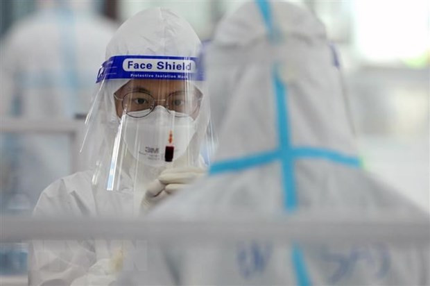 Reducen en Vietnam casos diarios del COVID-19 ảnh 1 Reducen en Vietnam casos diarios del COVID-19 ảnh 1