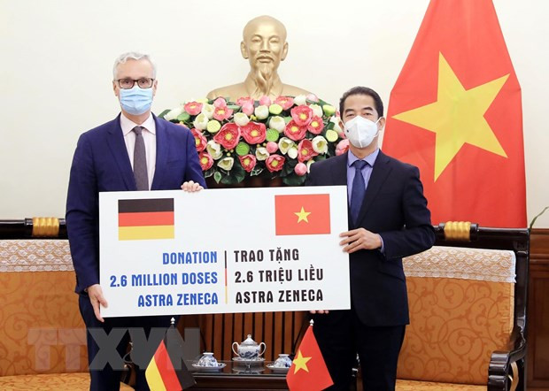 Vietnam recibe 2,6 millones de dosis de vacuna contra COVID-19 donadas por Alemania ảnh 1 Vietnam recibe 2,6 millones de dosis de vacuna contra COVID-19 donadas por Alemania ảnh 1