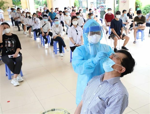 Reducen casos diarios del coronavirus en Vietnam ảnh 1