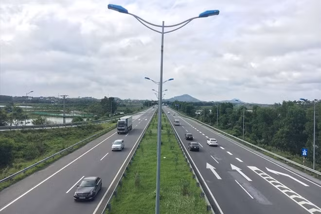 Fuerte desembolso de inversión pública, principal motor de crecimiento de Hanoi ảnh 1