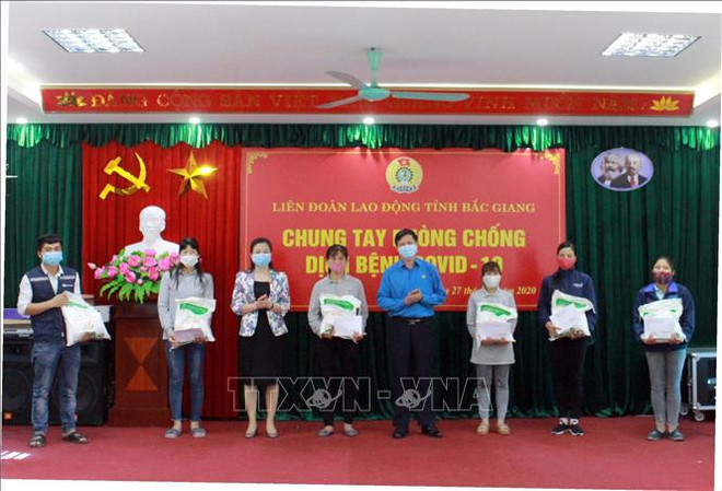 Apoyan a pobladores afectados por la epidemia de COVID-19 en provincia vietnamita de Bac Giang ảnh 1 Apoyan a pobladores afectados por la epidemia de COVID-19 en provincia vietnamita de Bac Giang ảnh 1