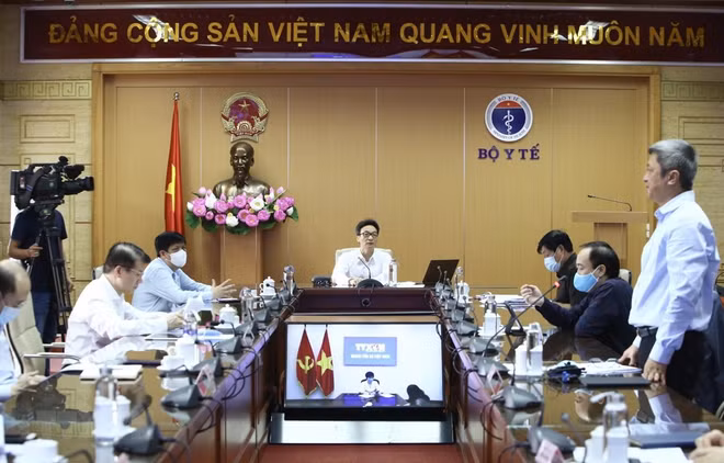 Vietnam por “convivir” con el COVID-19 ảnh 1