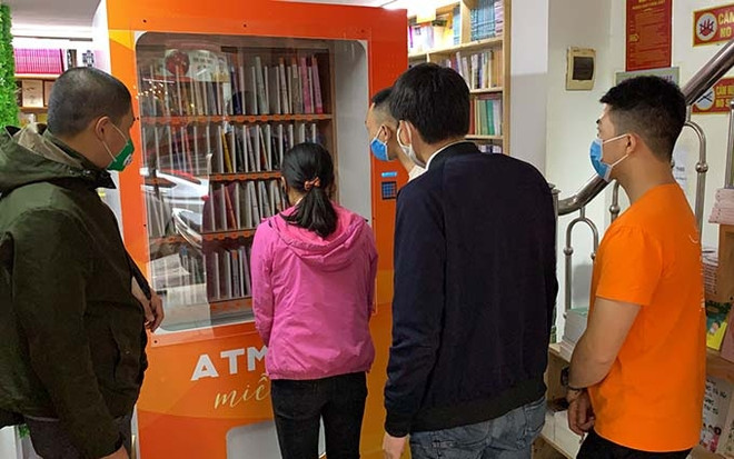 Acoge Hanoi al primer “cajero automático” de libros ảnh 1 Acoge Hanoi al primer “cajero automático” de libros ảnh 1