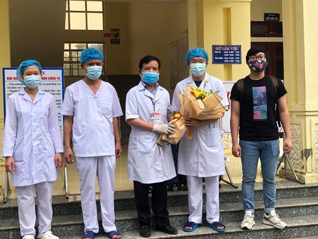 Otros cinco pacientes recuperados de COVID-19 en tres centros clínicos vietnamitas ảnh 1 Otros cinco pacientes recuperados de COVID-19 en tres centros clínicos vietnamitas ảnh 1