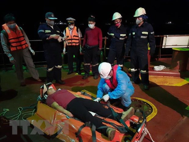 Rescatan en provincia vietnamita a marinero filipino accidentado en el mar ảnh 1 Rescatan en provincia vietnamita a marinero filipino accidentado en el mar ảnh 1