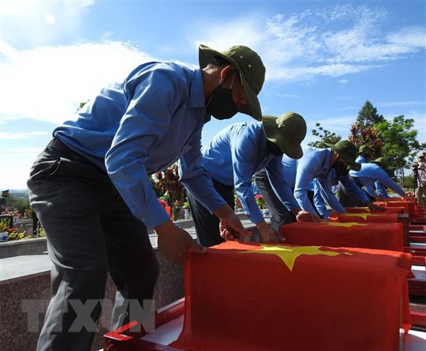 Entierran restos de combatientes voluntarios vietnamitas caídos en Camboya ảnh 1 Entierran restos de combatientes voluntarios vietnamitas caídos en Camboya ảnh 1