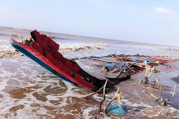 Rescatan en Vietnam a marineros indonesios tras accidente ảnh 1