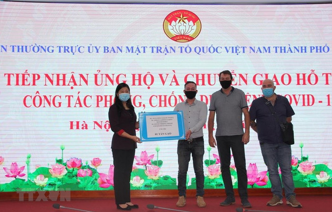 Donan 4,3 millones de dólares para ayudar esfuerzos antipandémicos de Hanoi ảnh 1