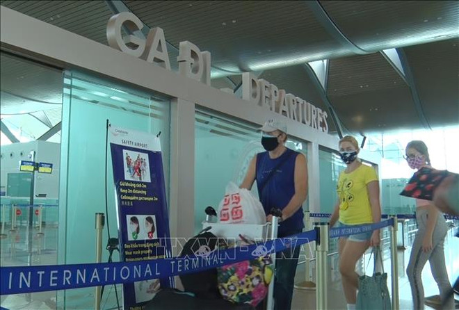 Repatrian a más de 180 turistas rusos varados en Vietnam por COVID-19 ảnh 1 Repatrian a más de 180 turistas rusos varados en Vietnam por COVID-19 ảnh 1