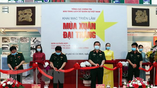 Exposición "Primavera de la Gran Victoria" conmemora 45 años de reunificación de Vietnam ảnh 1