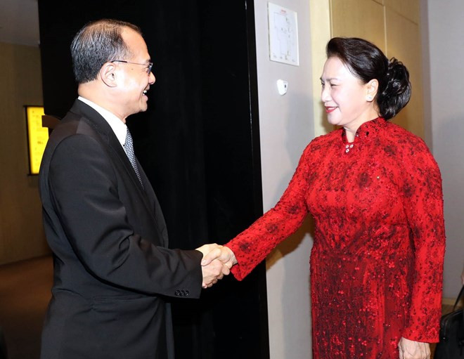 Presidenta de Asamblea Nacional de Vietnam se reúne con ejecutivos de empresas chinas ảnh 1 Presidenta de Asamblea Nacional de Vietnam se reúne con ejecutivos de empresas chinas ảnh 1
