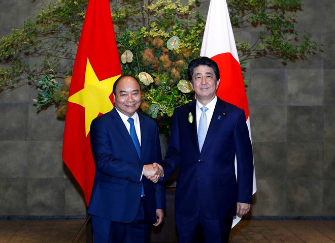 Regresa premier de Vietnam a su país tras participar en Cumbre G20 en Japón ảnh 1 Regresa premier de Vietnam a su país tras participar en Cumbre G20 en Japón ảnh 1