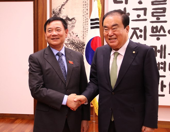 Presidente legislativo sudcoreano se compromete a prevenir violencia contra esposas vietnamitas ảnh 1 Presidente legislativo sudcoreano se compromete a prevenir violencia contra esposas vietnamitas ảnh 1