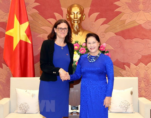 Dirigentes vietnamitas reciben a comisaria de comercio de la UE ảnh 1 Dirigentes vietnamitas reciben a comisaria de comercio de la UE ảnh 1