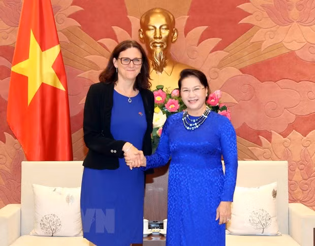 Dirigentes vietnamitas reciben a comisaria de comercio de la UE ảnh 1
