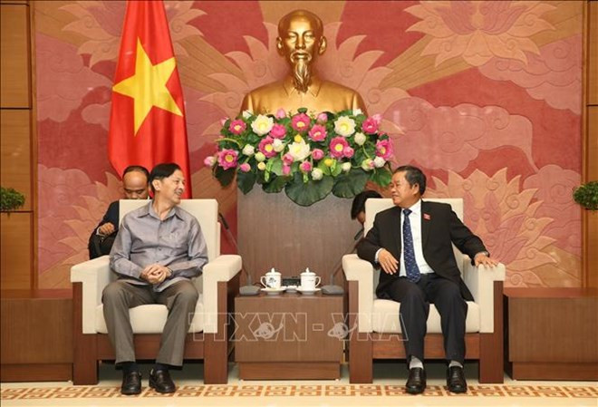 Recibe dirigente parlamentario de Vietnam a una delegación del Instituto de Estudios Legislativos de Laos ảnh 1 Recibe dirigente parlamentario de Vietnam a una delegación del Instituto de Estudios Legislativos de Laos ảnh 1