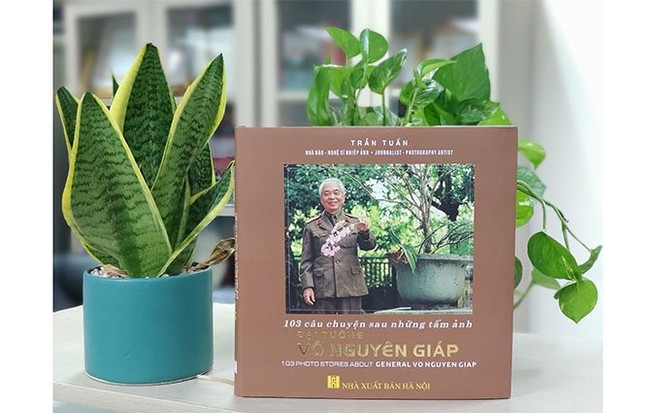 Publican libro sobre el general Vo Nguyen Giap en ocasión del 110 aniversario de su natalicio ảnh 1 Publican libro sobre el general Vo Nguyen Giap en ocasión del 110 aniversario de su natalicio ảnh 1