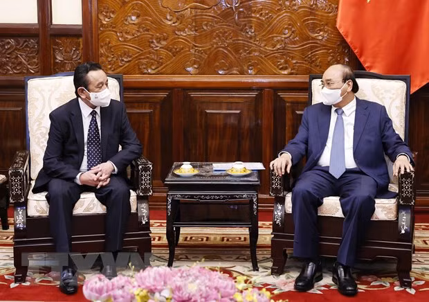 Presidente de Vietnam recibe al saliente embajador de Mongolia ảnh 1