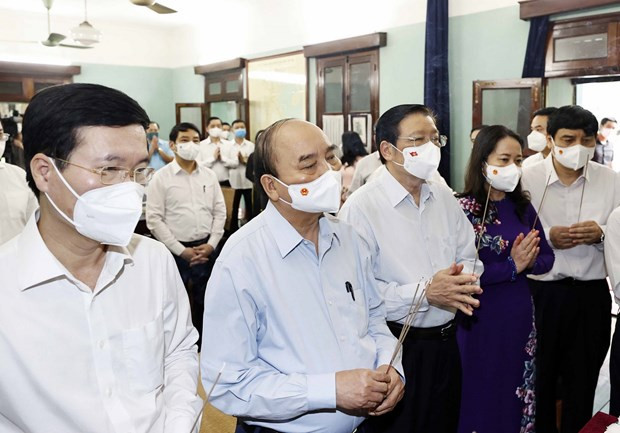 Rinden homenaje al Presidente Ho Chi Minh con motivo de efemérides nacionales ảnh 1 Rinden homenaje al Presidente Ho Chi Minh con motivo de efemérides nacionales ảnh 1