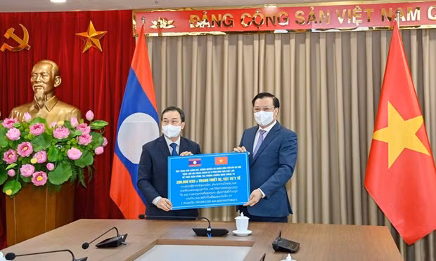 Intensifican Hanoi y Vientiane cooperación multifacética ảnh 2