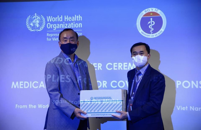 OMS dona insumos médicos a Vietnam para combatir el COVID-19 ảnh 1 OMS dona insumos médicos a Vietnam para combatir el COVID-19 ảnh 1