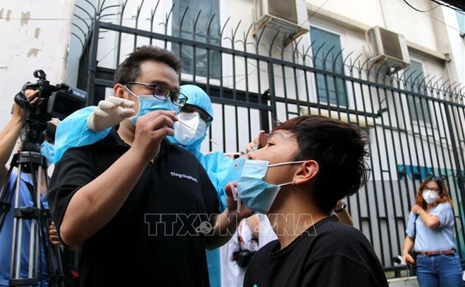 Ciudad Ho Chi Minh instruye a hacer pruebas de COVID-19 a domicilio ảnh 1 Ciudad Ho Chi Minh instruye a hacer pruebas de COVID-19 a domicilio ảnh 1
