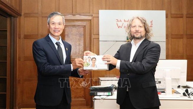 Berlín obsequia 30 mil kits de prueba rápida del COVID-19 a Vietnam ảnh 1 Berlín obsequia 30 mil kits de prueba rápida del COVID-19 a Vietnam ảnh 1
