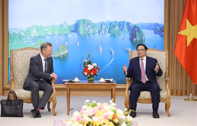 Primer ministro de Vietnam recibe al embajador saliente de Reino Unido ảnh 1