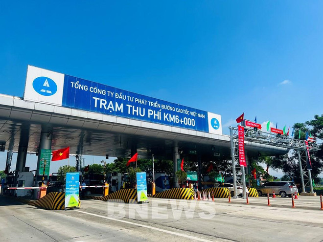 Aplican servicio de cobro electrónico de peaje en autopista Noi Bai-Lao Cai ảnh 1 Aplican servicio de cobro electrónico de peaje en autopista Noi Bai-Lao Cai ảnh 1