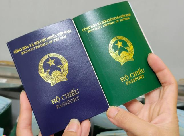 Embajada de Vietnam en República Checa anota lugar de nacimiento en nuevos pasaportes ảnh 1 Embajada de Vietnam en República Checa anota lugar de nacimiento en nuevos pasaportes ảnh 1