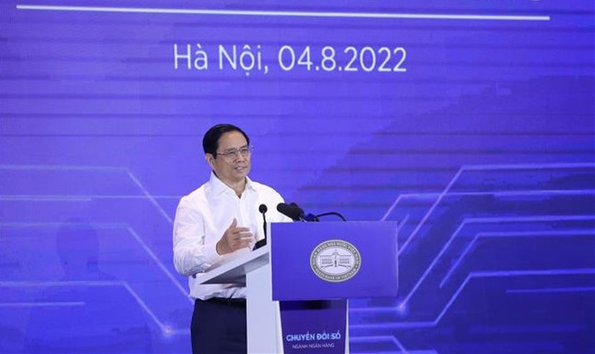 Primer ministro vietnamita reitera importancia de transformación digital en sector bancario ảnh 1