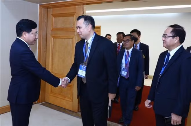 Vicepremier recibe a jefes de delegaciones participantes en ACCSM 21 ảnh 2 Vicepremier recibe a jefes de delegaciones participantes en ACCSM 21 ảnh 2