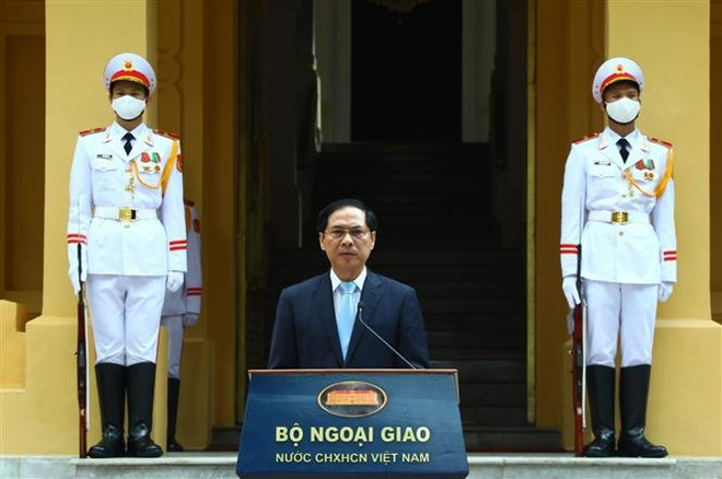 Ondea la bandera de ASEAN en Vietnam en el 55 aniversario de su fundación ảnh 3 Ondea la bandera de ASEAN en Vietnam en el 55 aniversario de su fundación ảnh 3
