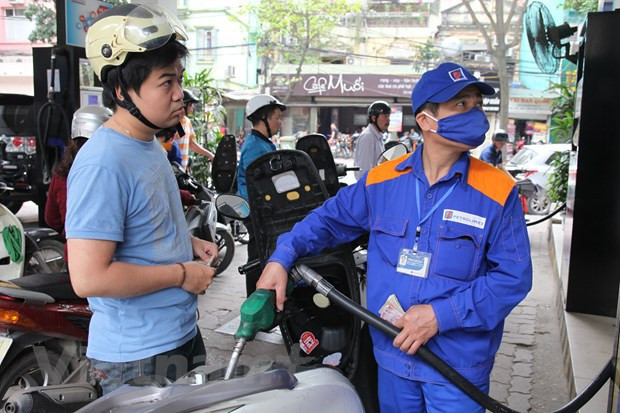 Precios de gasolina en Vietnam continúan reduciéndose ảnh 1 Precios de gasolina en Vietnam continúan reduciéndose ảnh 1