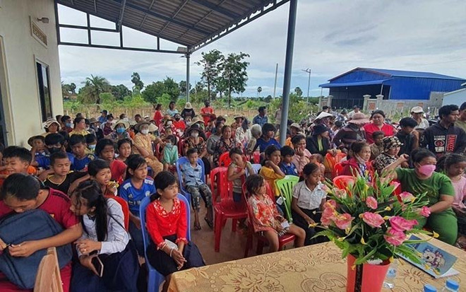 Entregan obsequios a vietnamitas y camboyanos en circunstancias difíciles ảnh 1 Entregan obsequios a vietnamitas y camboyanos en circunstancias difíciles ảnh 1