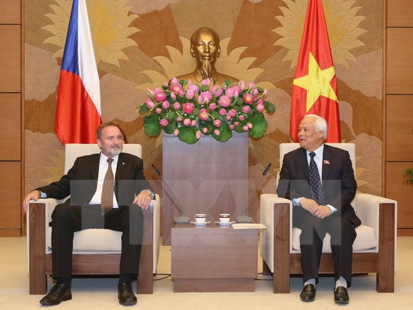 Visita Vietnam delegación del Senado del Parlamento de la República Checa ảnh 1 Visita Vietnam delegación del Senado del Parlamento de la República Checa ảnh 1