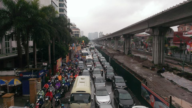Hanoi apunta medidas para reducir congestión de tránsito ảnh 1 Hanoi apunta medidas para reducir congestión de tránsito ảnh 1