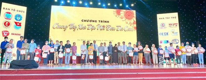 Ciudad vietnamita moviliza aportes a víctimas del Agente Naranja ảnh 2 Ciudad vietnamita moviliza aportes a víctimas del Agente Naranja ảnh 2