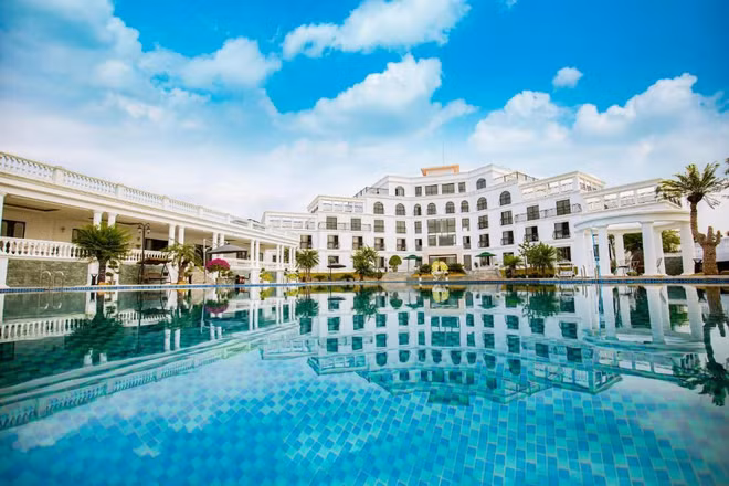 Reconocen primer resort en suburbios de Hanoi con estándares de cinco estrellas ảnh 1