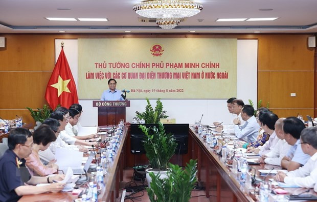 Premier vietnamita se reúne con agencias de representación comercial nacional en exterior ảnh 1
