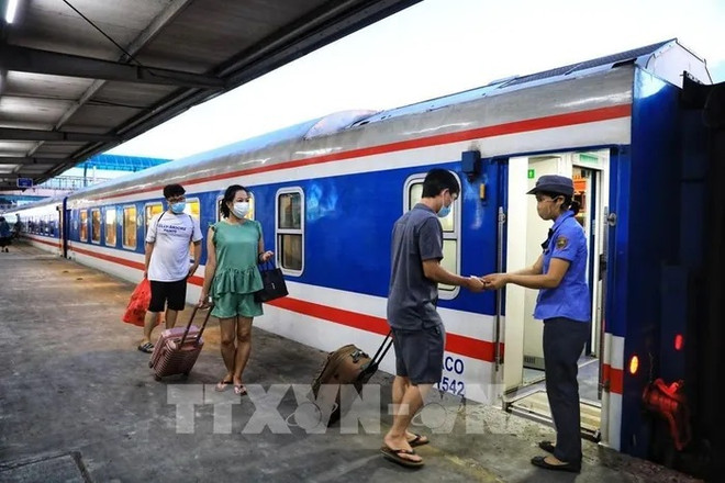 Estaciones de tren de Hanoi se reubicarán para la línea ferroviaria urbana Yen Vien-Ngoc Hoi ảnh 2